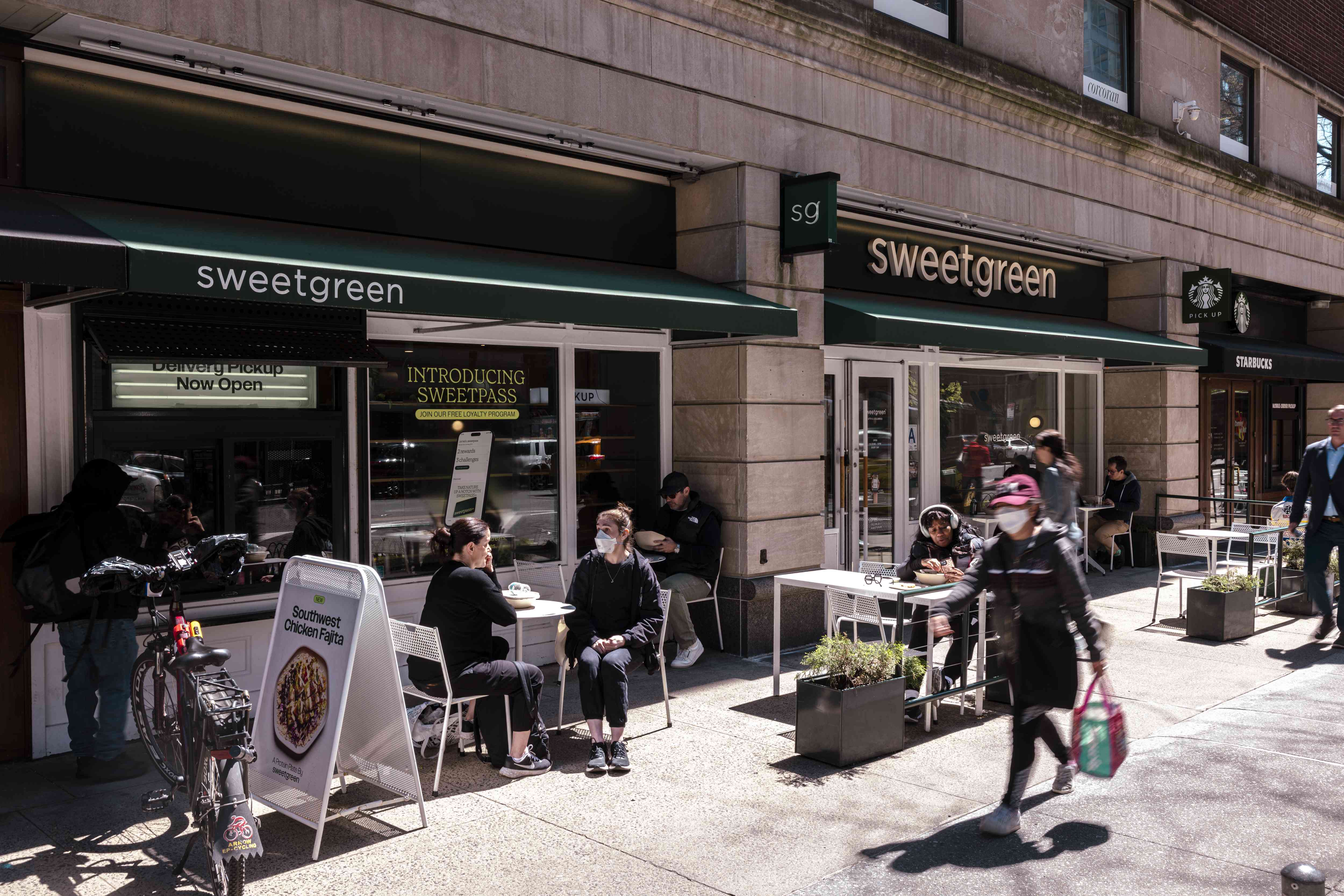 Sweetgreen Stock Soars on Sales Beat, Boosted by New Restaurants and Higher Prices