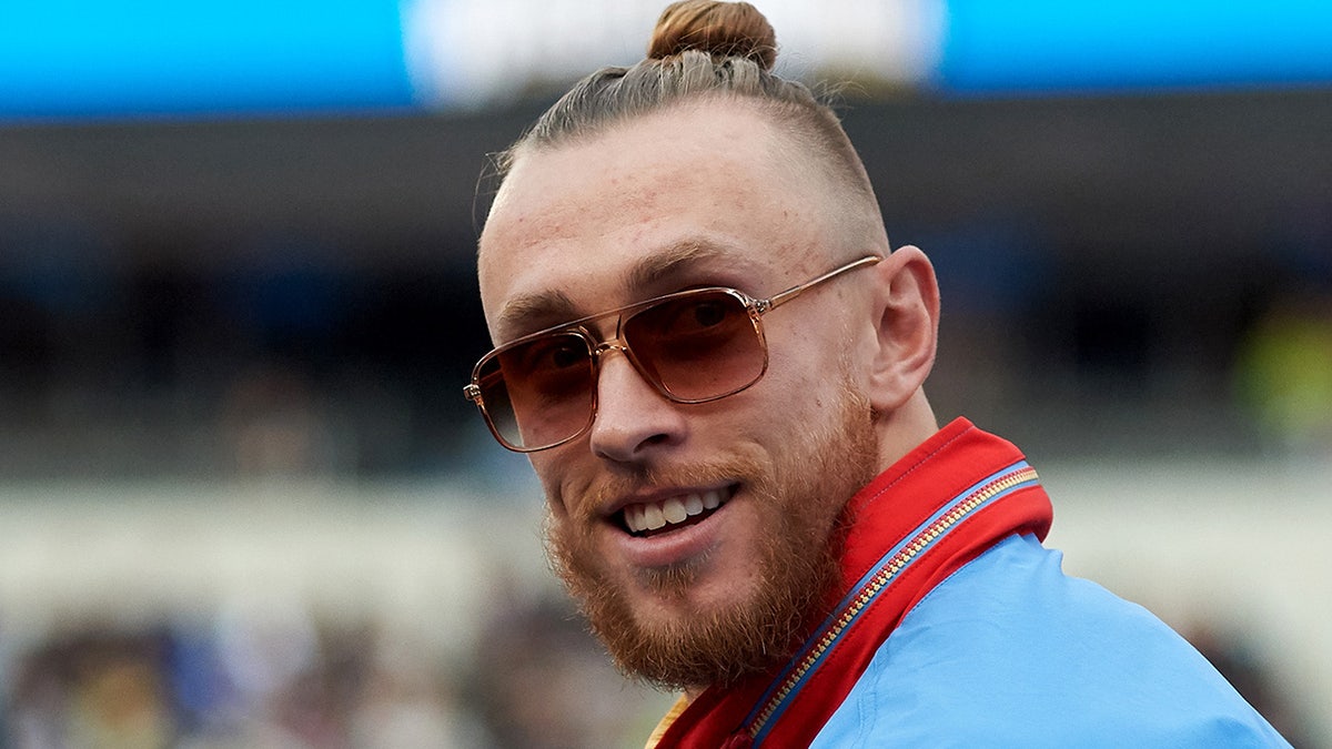 George Kittle says he texted Travis Kelce to use Taylor Swift’s bathroom during Christian McCaffrey’s wedding