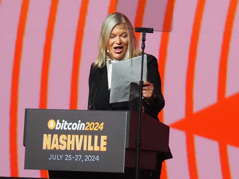 U.S. Senator Lummis Proposes the U.S. Buy 1M Bitcoin to Reduce National Debt