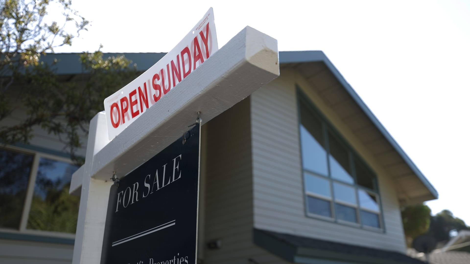 Mortgage refinance boom takes hold, as weekly demand surges 20%