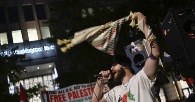 Man Attempts to Set Fire to Himself During Rally Outside of White House