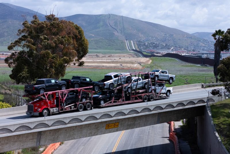 Most automakers to stay put in Mexico, president says