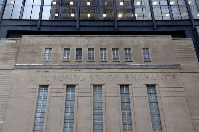 Resource shares help lift Toronto stock market to weekly gain