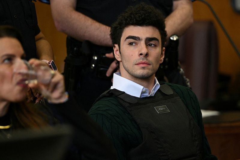 Luigi Mangione due in court for arraignment as prosecutors seek death penalty