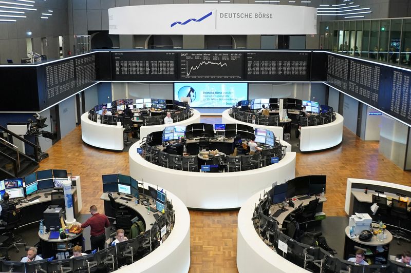 European shares flat as investors await US trade signals, regional economic data