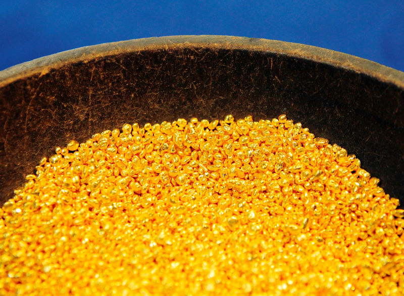 Gold prices fall amid Trump tariff extension, waning rate cut bets