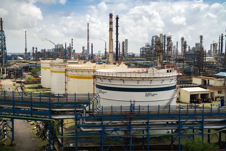 Oil Holds Advance as Traders Focus on Supplies and Fed Fallout